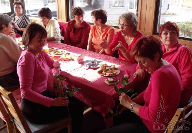 08_Vyrocni posezeni Oldkolaru_Dve jubilantky.jpg
